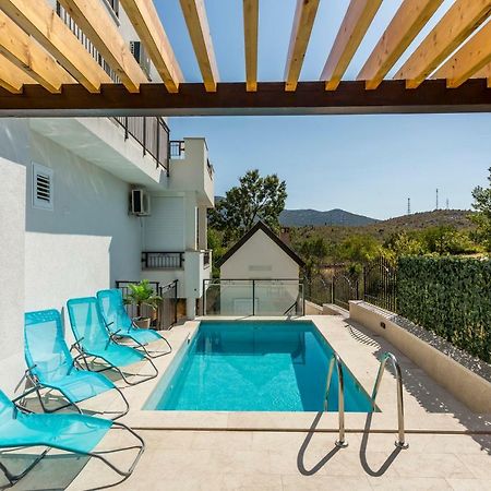 House Luce With Pool Apartment Čisla Екстериор снимка