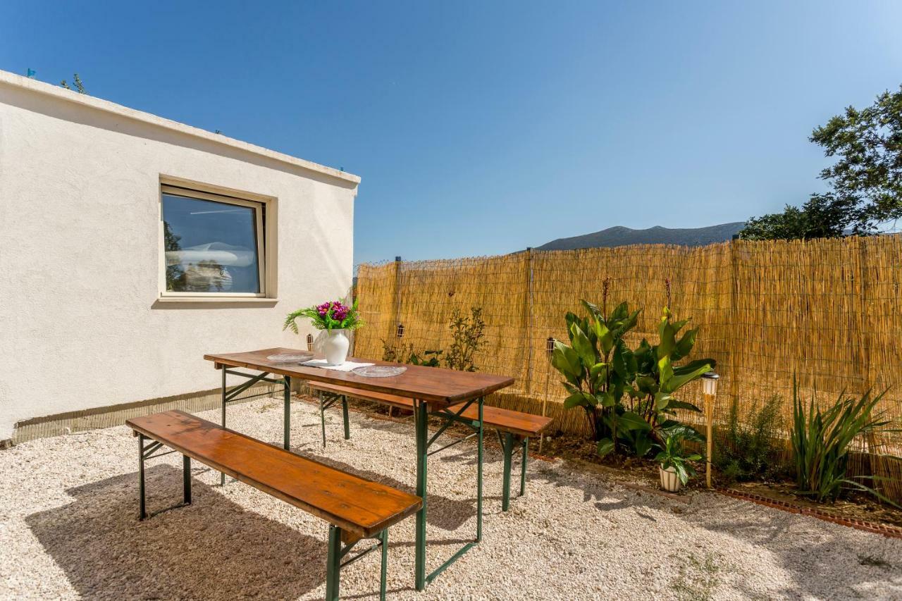 House Luce With Pool Apartment Čisla Екстериор снимка