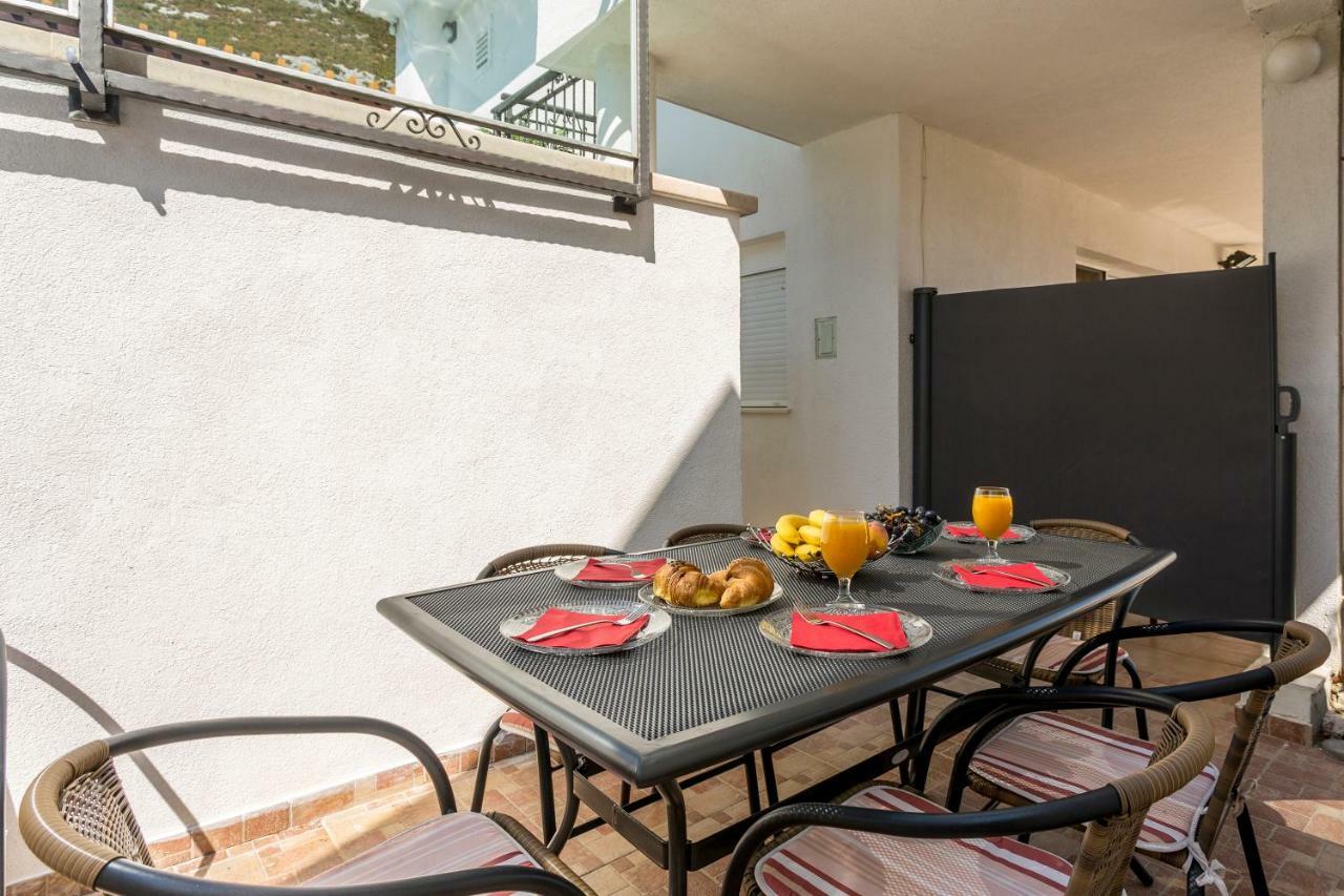 House Luce With Pool Apartment Čisla Екстериор снимка