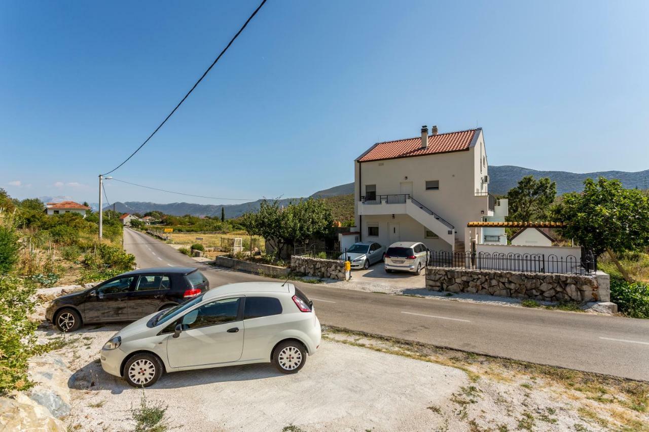 House Luce With Pool Apartment Čisla Екстериор снимка