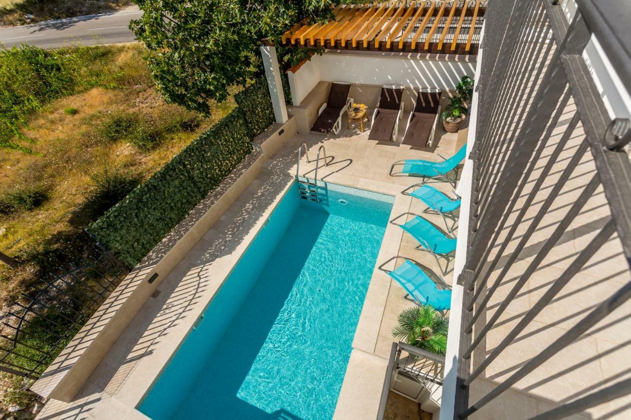 House Luce With Pool Apartment Čisla Екстериор снимка