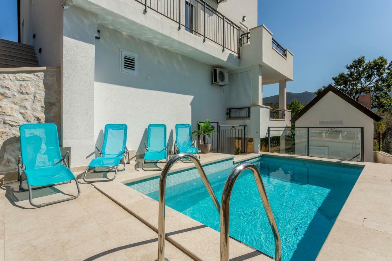 House Luce With Pool Apartment Čisla Екстериор снимка
