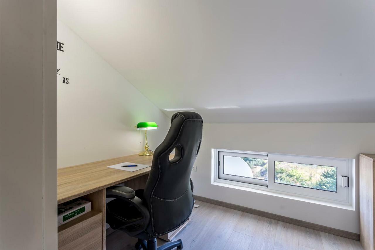 House Luce With Pool Apartment Čisla Екстериор снимка