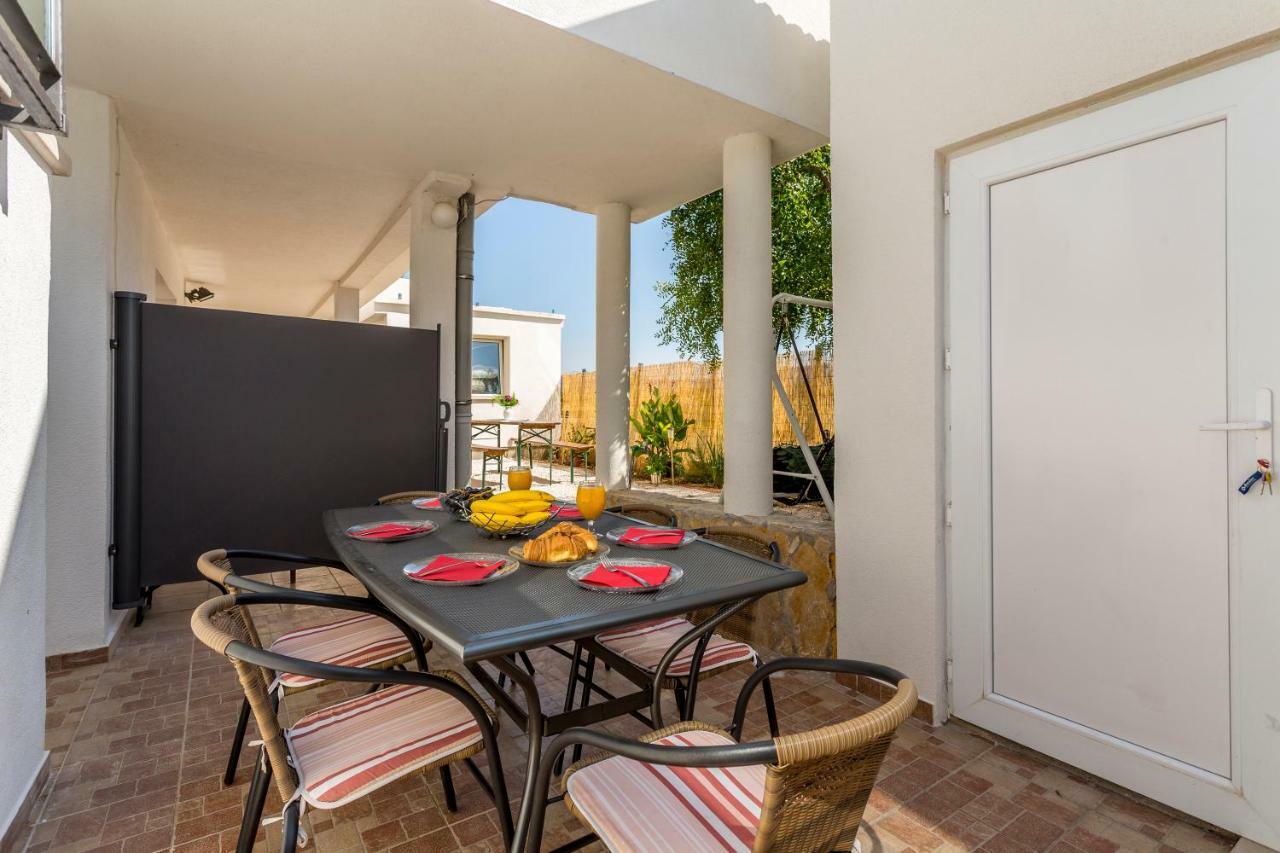 House Luce With Pool Apartment Čisla Екстериор снимка