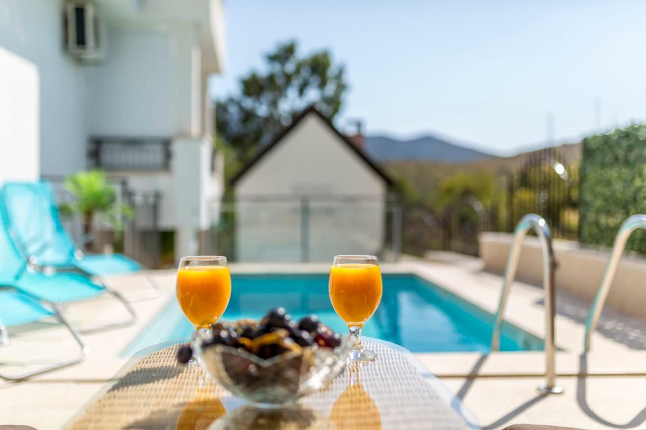 House Luce With Pool Apartment Čisla Екстериор снимка