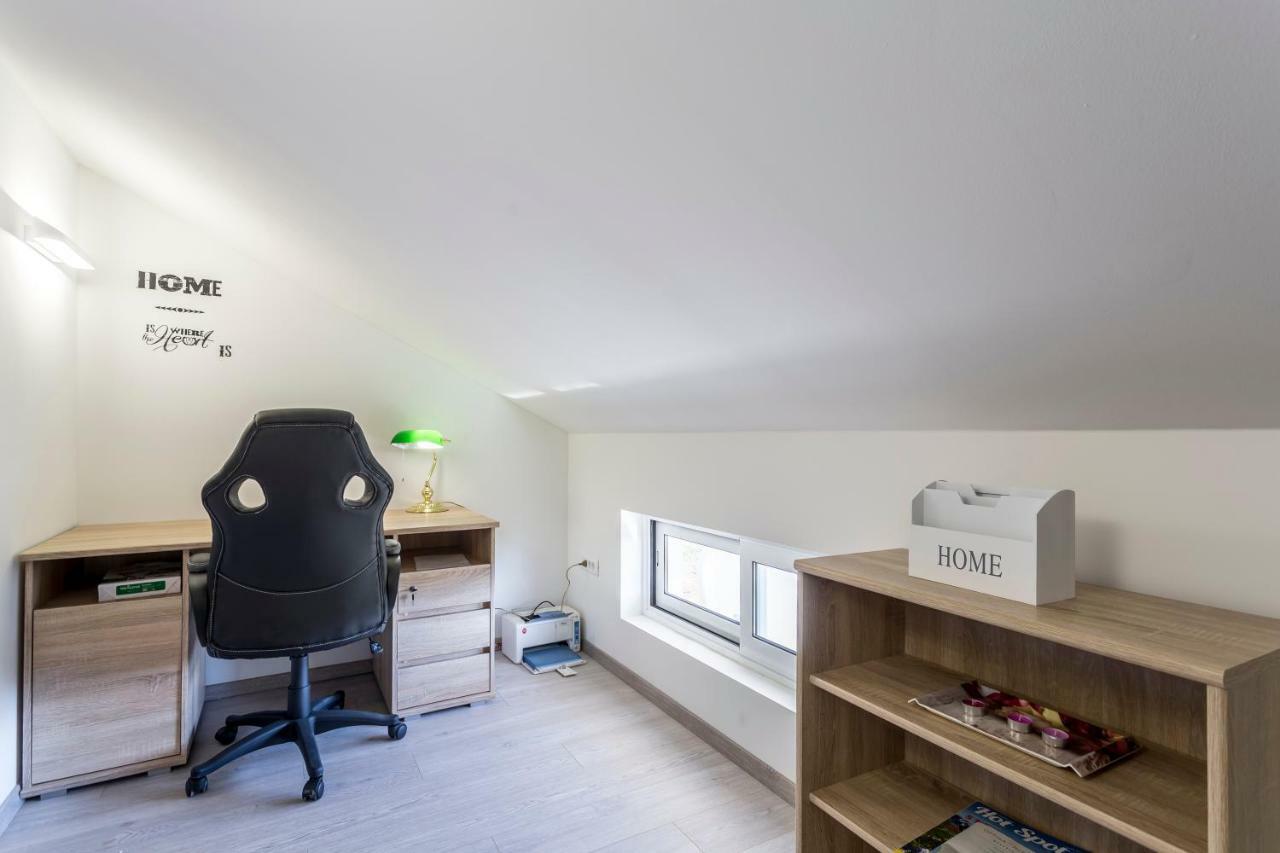 House Luce With Pool Apartment Čisla Екстериор снимка