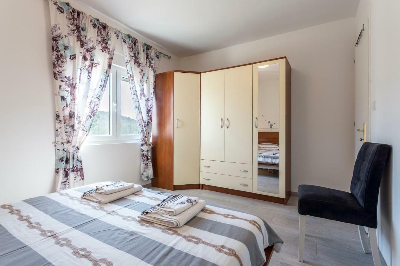 House Luce With Pool Apartment Čisla Екстериор снимка