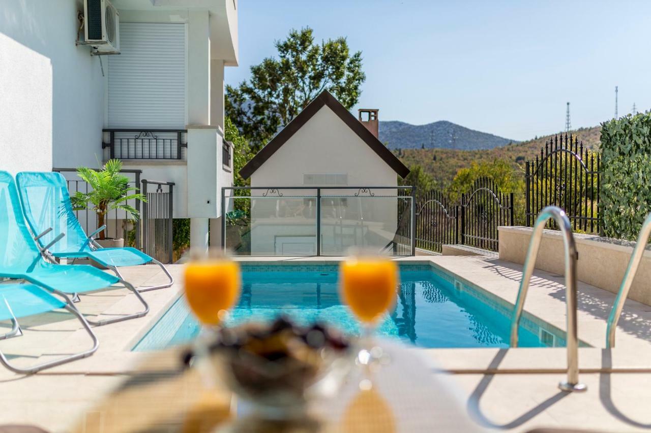 House Luce With Pool Apartment Čisla Екстериор снимка