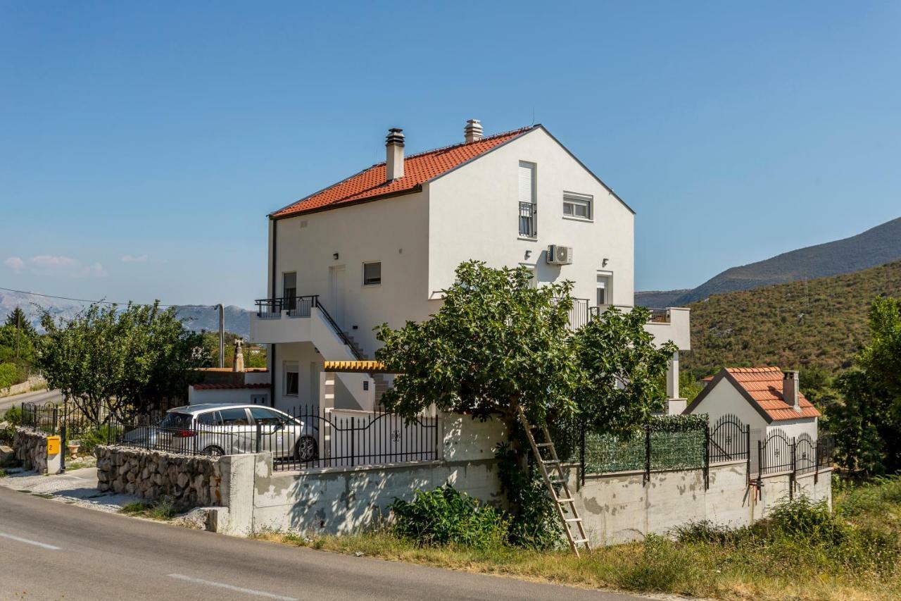 House Luce With Pool Apartment Čisla Екстериор снимка