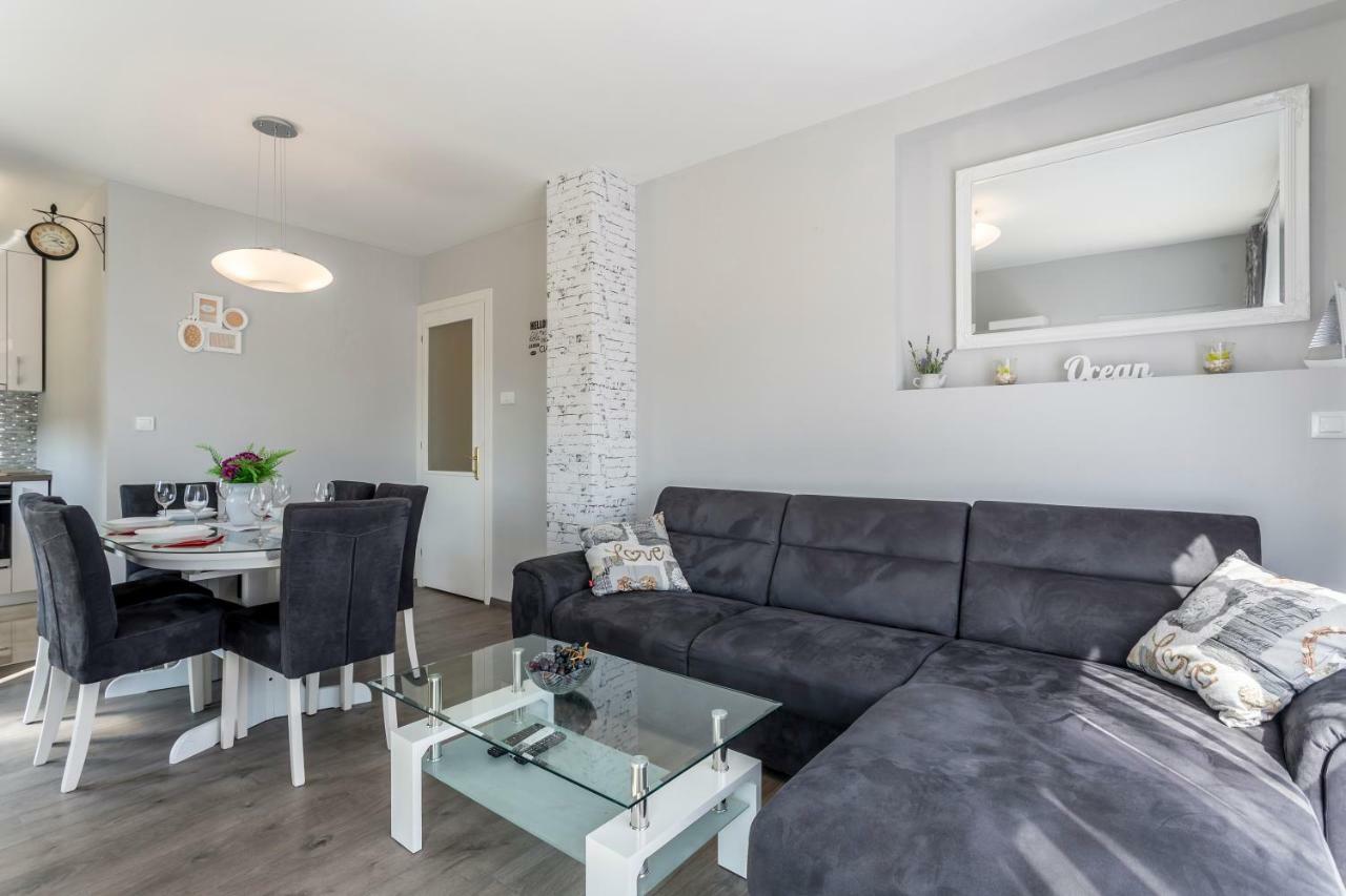 House Luce With Pool Apartment Čisla Екстериор снимка