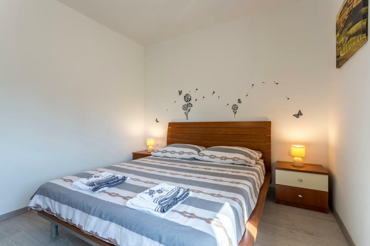 House Luce With Pool Apartment Čisla Екстериор снимка